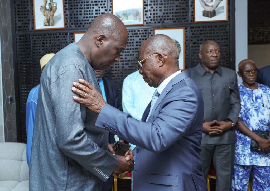 Ministre ADOM et le Ministre DOSSO